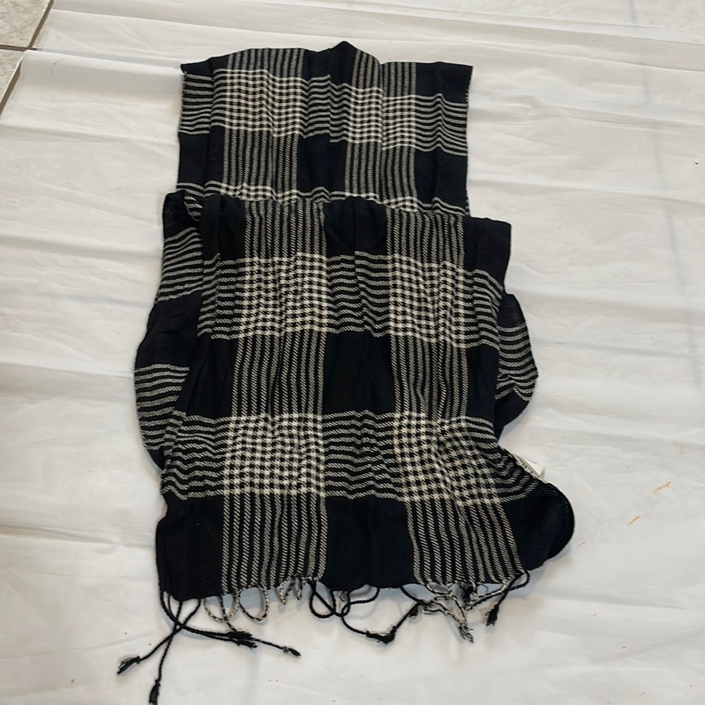 L.L. Bean women’s lightweight plaid scarf